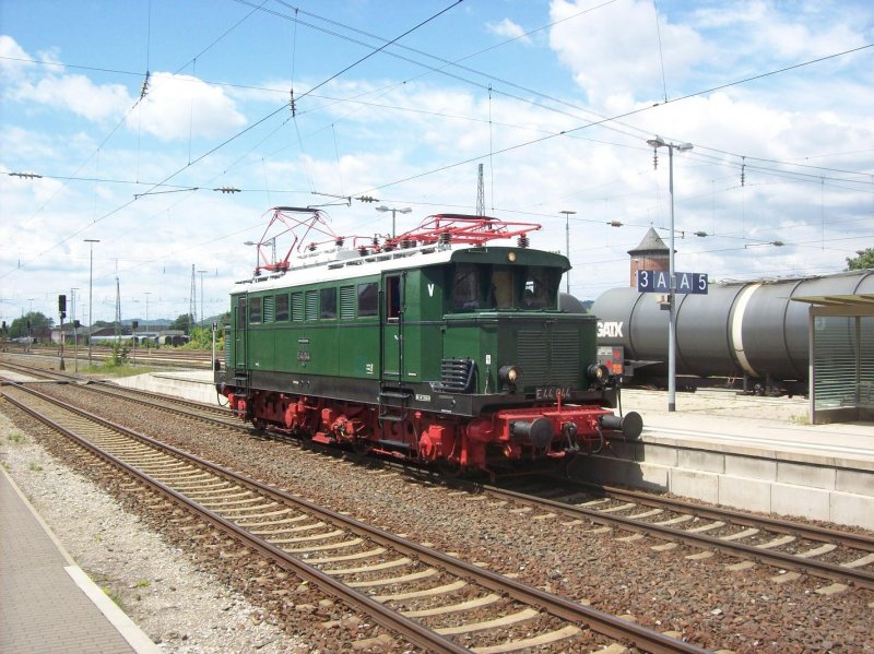 E 44 044 beim umsetzen in Lichtenfels (Sonderzug: Leipzig - Sonneberg, 60 Jahre PIKO) 20.06.2009