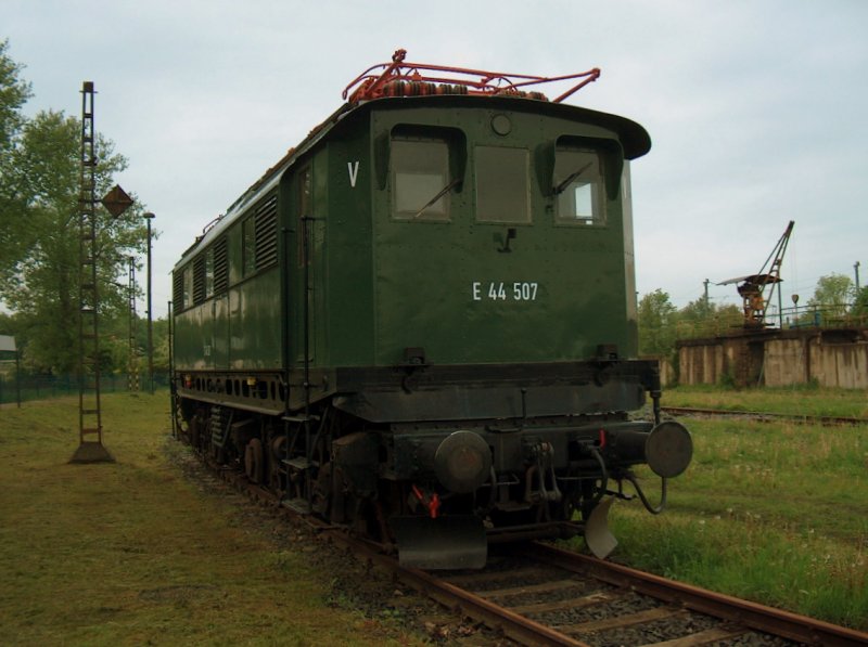 E 44 507 im Bw Weimar; 10.05.2009