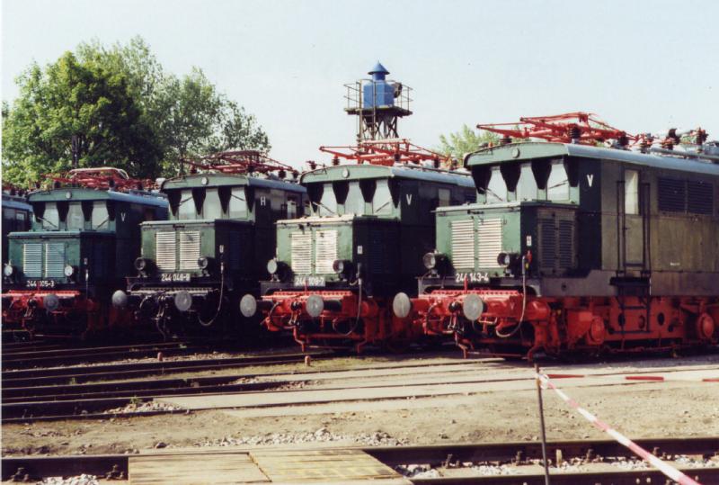E 44-Parade beim Eisenbahnfest in Weimar (Mai 2003)