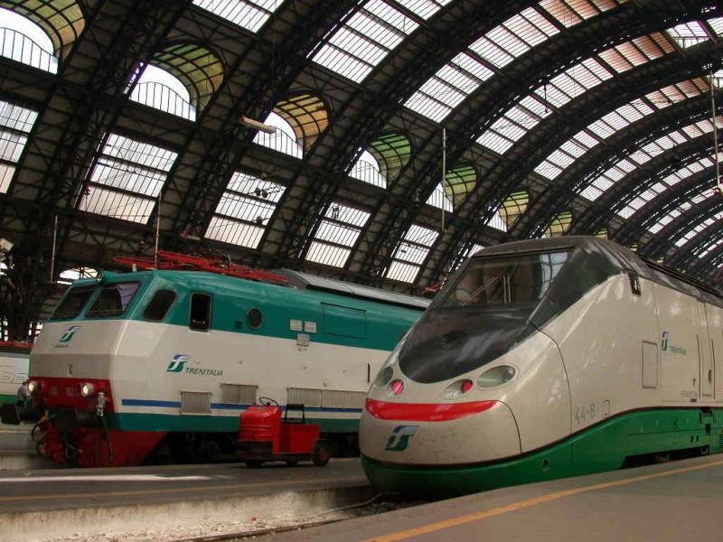 E 444 und ETR 500 im Mailander Hauptbahnhof. (18.04.2002)