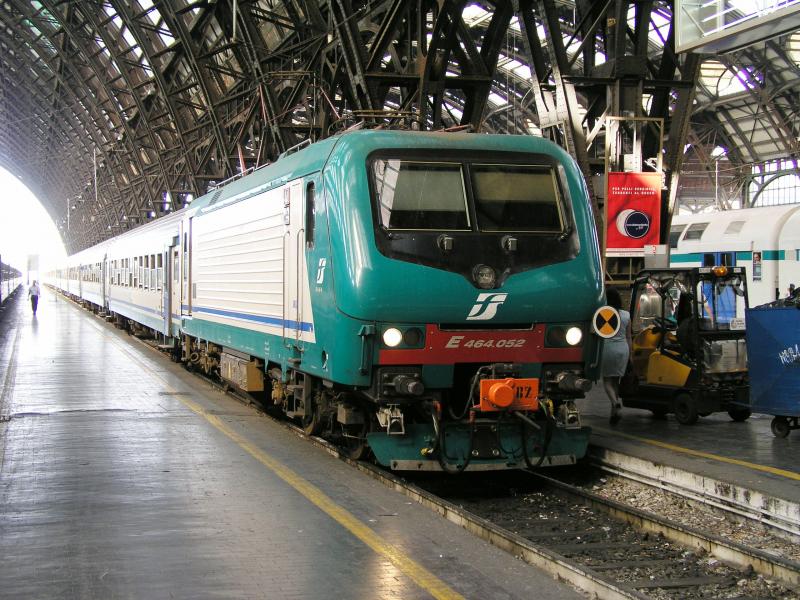 E 464 052 am 29-7-2004 im Bahnhof Milano Centrale