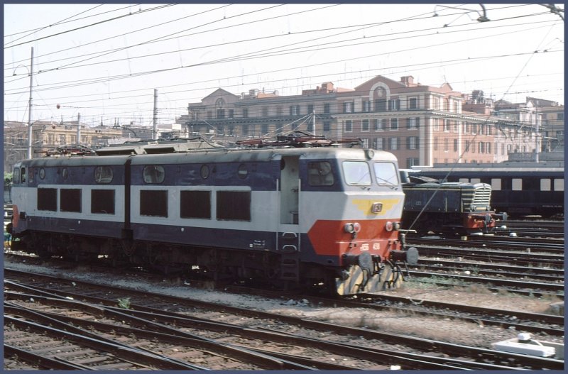 E 656 458 in Sulmona auf der Fahrt von Roma Termini nach Pescara Centrale. (Archiv 07/86)