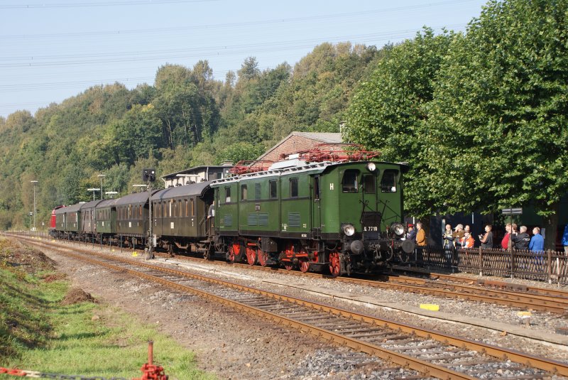 E 77 10 und 212 007-9 mit dem Museumssonderzug in Bochum Dahlhausen am 20.09.2008