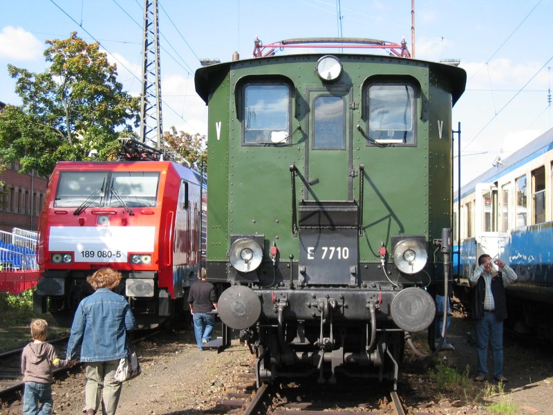 E 7710 neben BR 189 080-5 beim Eisnebahnfest 2007 in Frth
Frontansicht
