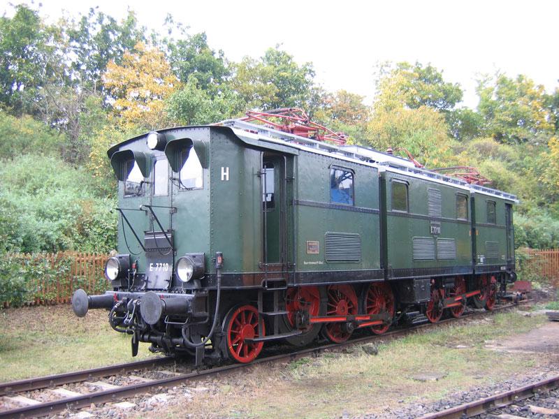 E 7710 zum Saisonabschluss im Gelnde des Bw Dresden-Altstadt - 03.10.2005
