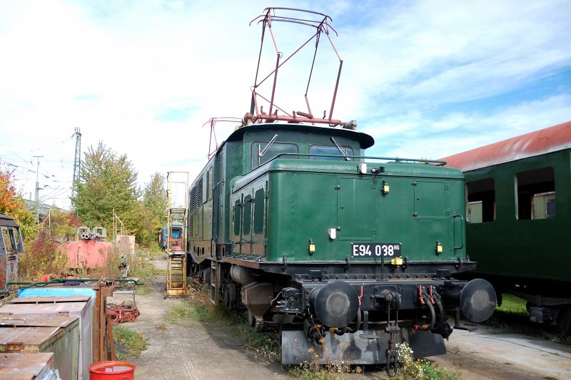 E 94 088 (ex BB 1020 010-3) der GES (Gesellschaft zur Erhaltung von Schienenfahrzeugen) kurz vor Abschlu der Aufarbeitung. Aufgenommen am 5. Oktober 2008 in Kornwestheim.