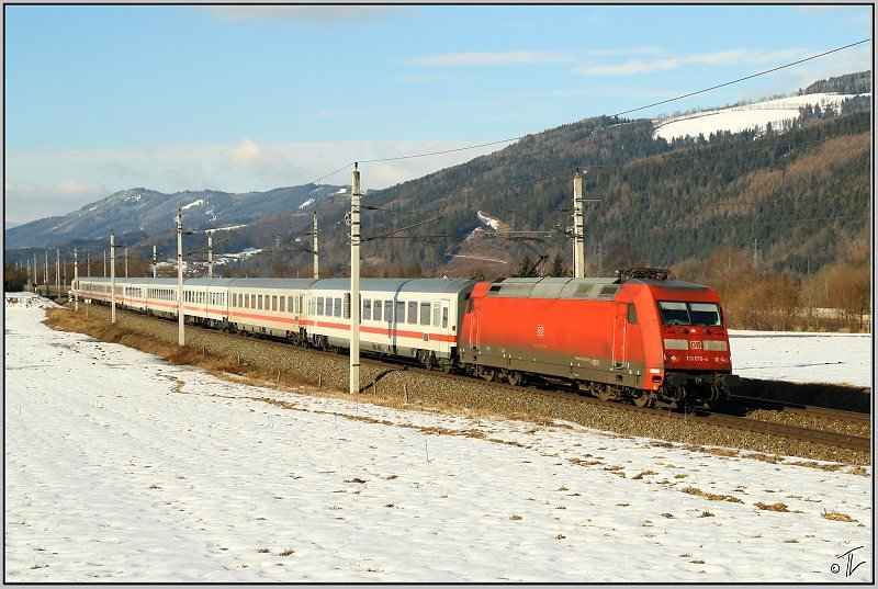 E-Lok 101 078 fhrt mit IC 719 von Salzburg nach Graz.
Niklasdorf 9.2.2009