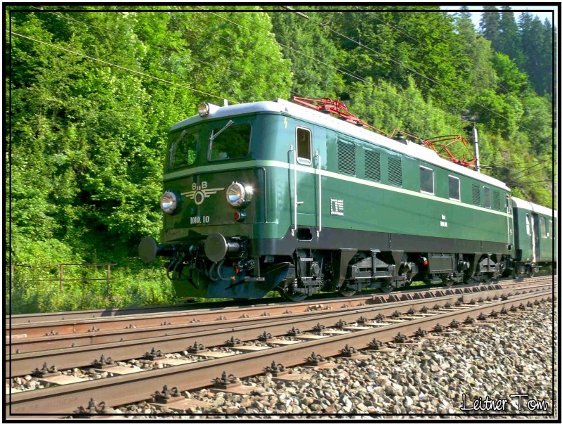 E-Lok 1010.10 mit Sonderzug 16143 von Wien nach Triest durchfhrt den Galgenbergtunnel bei St.Michael i.Stmk. 26.05.2007