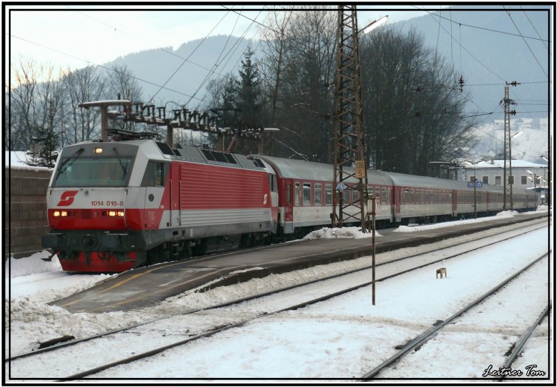 E-Lok 1014 016 mit fhrt mit EZ 1953 von Mrzzuschlag in Richtung Zauberberg Semmering 5.1.2008
