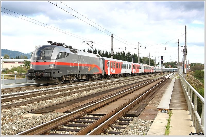 E-Lok 1016 035 (railjet Vordesign) fhrt mit IC 533 von Villach nach Wien Sd.
Zeltweg 20.09.2008