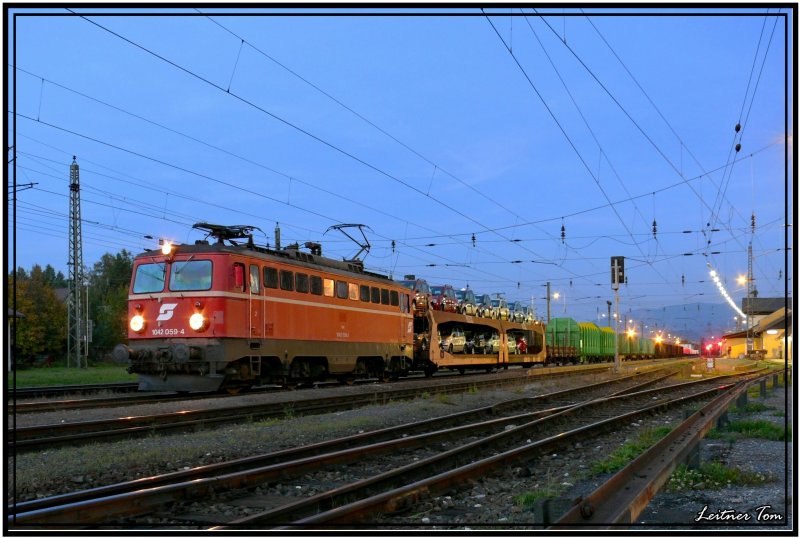 E-Lok 1042 059 fhrt mit einem Gterzug von Zeltweg nach Villach.
02.10.2007
