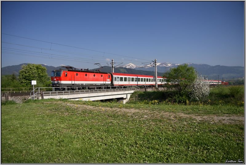 E-Lok 1044 005 fhrt mit EC 31  Allegro Johann Strau  von Wien Sd nach Venedig.
St.Margarethen 14.05.2008