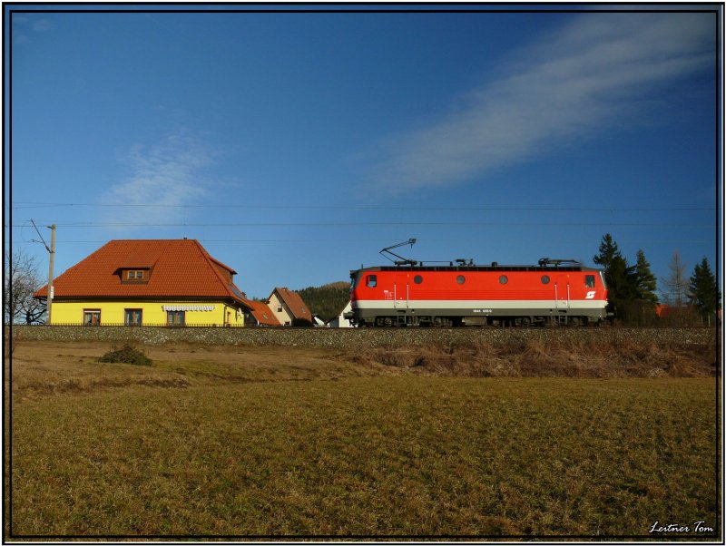 E-Lok 1044 055 fhrt als Lokzug von Knittelfeld in Richtung St.Michael.
Knittelfeld 8.2.2008