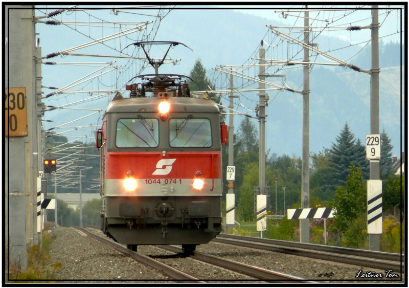 E-Lok 1044 074 aufgenommen in Lind bei Zeltweg.
17.09.2007