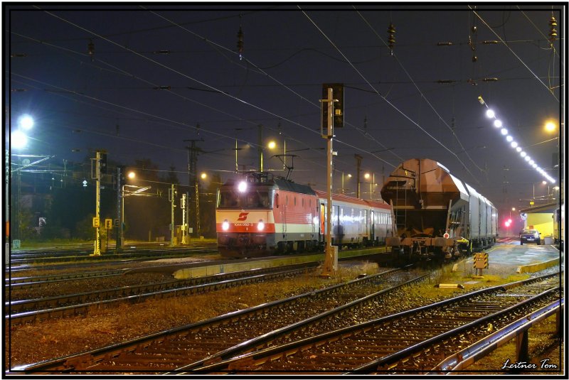 E-Lok 1044 092 im Schachbrettdesign fhrt mit IC 539 Therme Nova Kflach von Wien nach Villach.
Bahnhof Zeltweg 30.10.2007