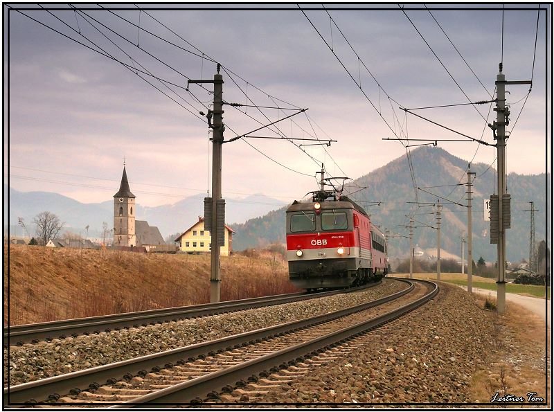 E-Lok 1044 096 fhrt mit IC 514 von Graz nach Innsbruck.
Mautern 9.3.2008