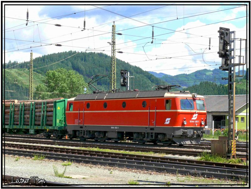 E- Lok 1044.093 mit Lackierung in Blutorange fotografiert in Knittelfeld 31.05.2007
