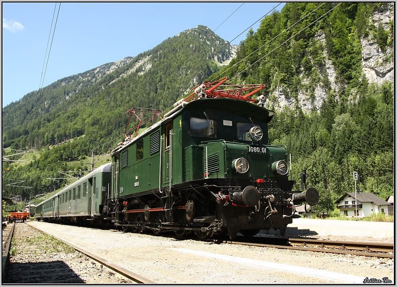 E-Lok 1080.01 fhrt mit Sonderzug R 16413 von Selzthal nach Hieflau.Anlass fr diese Fahrt war das Gesusefest in Johnsbach. Hieflau 19.07.2008