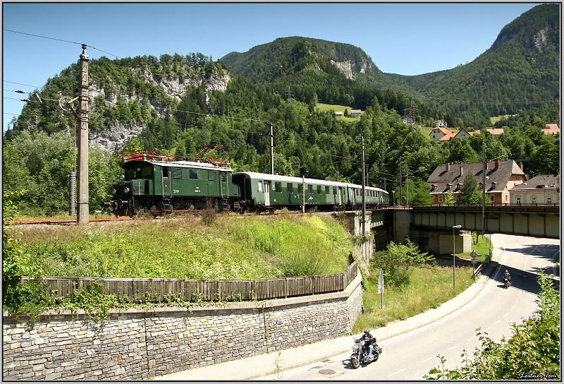 E-Lok 1080.01 rangiert in Bahnhof Hieflau und fhrt anschlieend als Sonderzug R 16412 zurck nach Selzthal.
19.07.2008