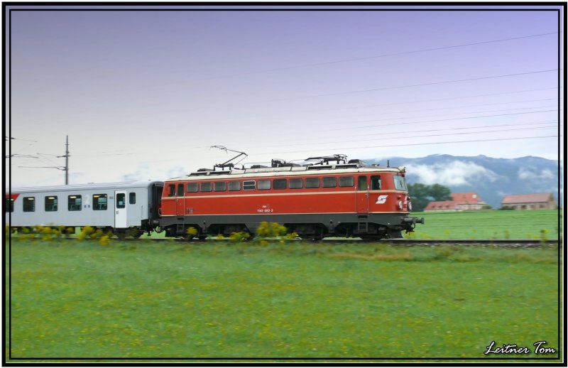 E-Lok 1142 682 fhrt mit R 4220 von Unzmarkt nach Bruck an der Mur.
Zeltweg 30.08.2007