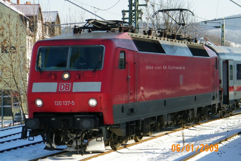 E Lok 120 037 - 5
Gesehen am 06.01.09 in Eisenach bei der Bereitstellung eines IC