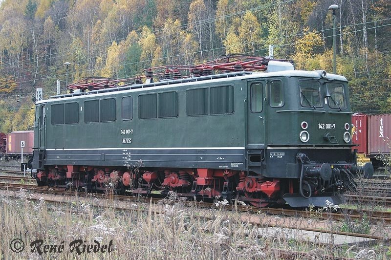 E-Lok 142 001-7 von MTEG aufgenommen am 11.11.2006 am Bahnhof Bad Schandau