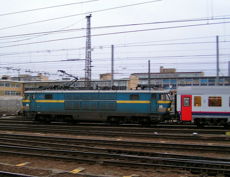 E-Lok 1604 fhrt mit ihrem Zug in den Bahnhof Bruxelles Midi ein. 07.03.08