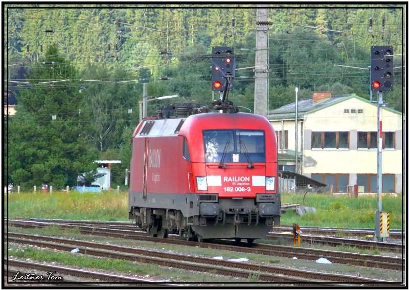 E-Lok 182 008 Railion fhrt in den Bahnhof Knittelfeld ein.
25.08.2007