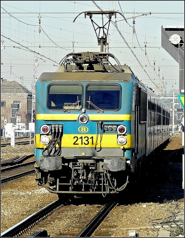 E-Lok 2131 fhrt am 17.02.08 in den Bahnhof Bruxelles Nord ein. (Jeanny)