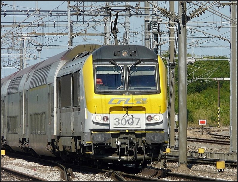 E-Lok 3007 fhrt mit Dostos am 01.07.08 in den Bahnhof von Ptange ein. (Jeanny)
