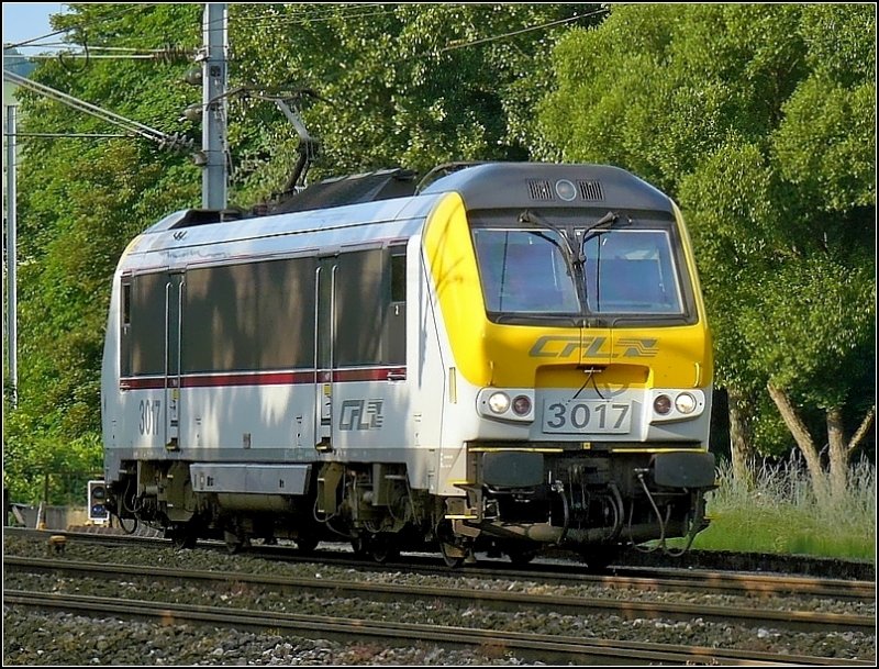 E-Lok 3017 aufgenommen am 14.06.08 whrend einer Leerfahrt durch den Bahnhof von Ettelbrck. (Hans)