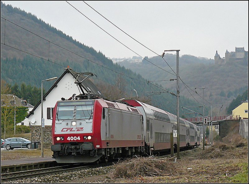 E-Lok 4004 verlsst am 25.01.09 die Haltestelle Michelau und setzt ihre Fahrt in Richtung Luxemburg fort. (Hans)