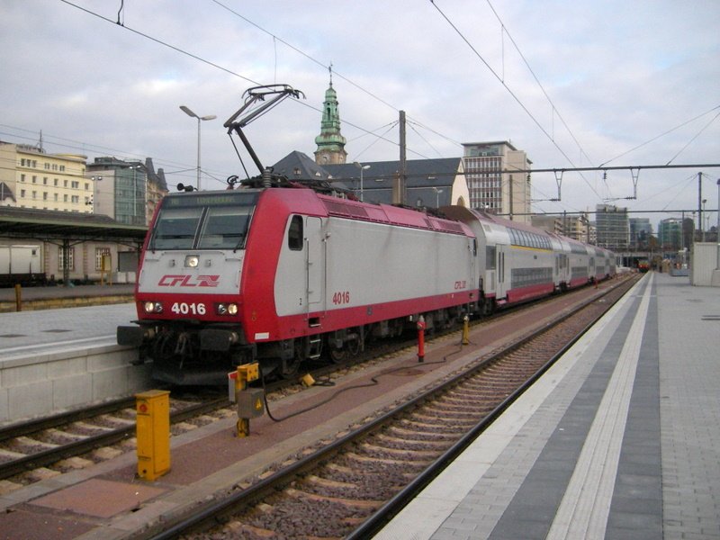 E-Lok 4016 steht im Bahnhof von Luxemburg zum n�chsten Einsatz bereit. 05.11.07