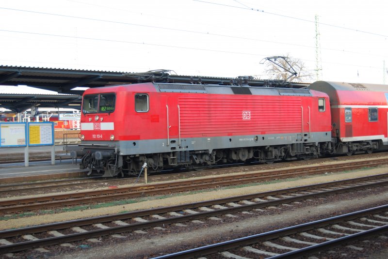 E-Lok der Baureihe 112 (112 113-6) zieht Regional-Express der Linie 2 (RE2) von Cottbus nach Rathenow.
