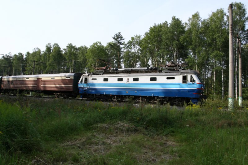 E-lok CHS2K (Skoda) with  Ural  passenger train at Kazan line, Moscow region 18.08.2008