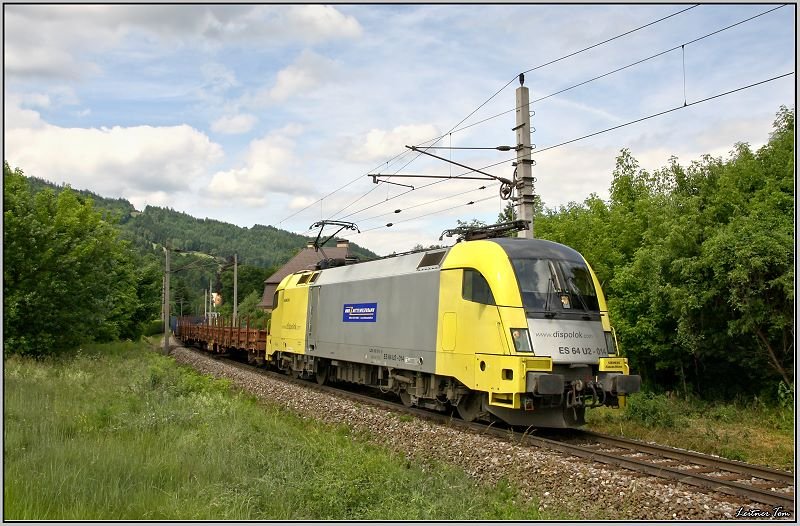E-Lok ES 64 U2-014 der Mittelweserbahn fhrt mit einem Stahlbrammenzug von Donawitz nach Salzburg. Donawitz 14.06.2008