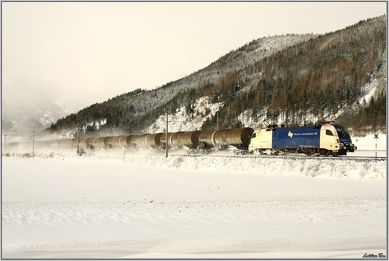 E-Lok ES 64 U2-019 der Firma WLB fhrt mit einem Kesselwagenzug in Richtung St.Michael/Steiermark.
Seiz 23.11.2008
