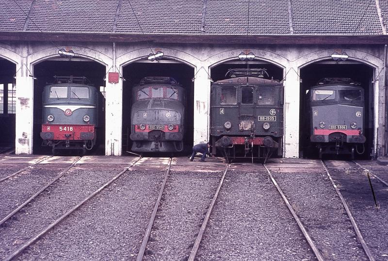 E-Lok Gesichter schauen einen an, hier im Depot von Bordeaux gleich 3 2DD2 Loktypen sind hier vereinigt. 