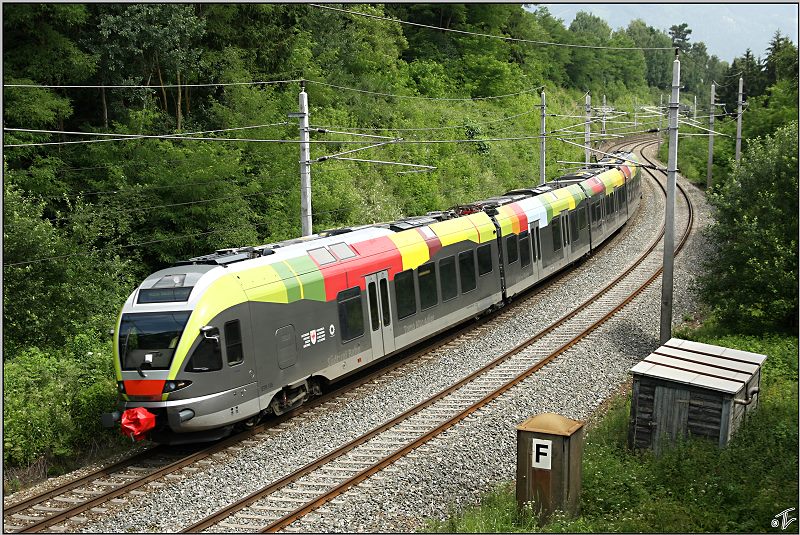 E-Triebwagen Flirt 155 003 der Treno Alto Adige/ Sdtirol Bahn fhrt als SPROB 97703 von Knittelfeld nach Unzmarkt. 
Zeltweg 2.7.2009