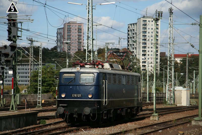 E10 121 in Stuttgart HBF, Oktober 07.