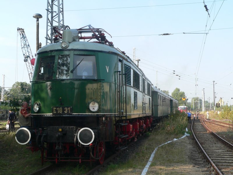 E18 31 auf dem Bahnhofsfest am 30.9.2006 in Berlin-Sch�neweide.