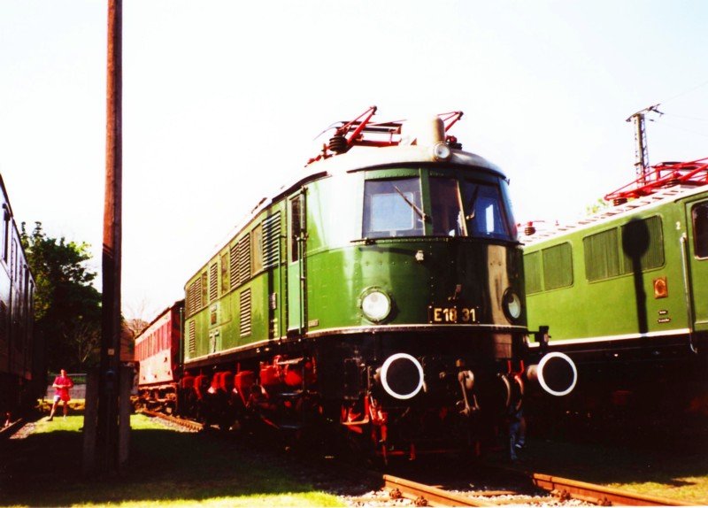 E18 31 in Dresden 01.05.2000