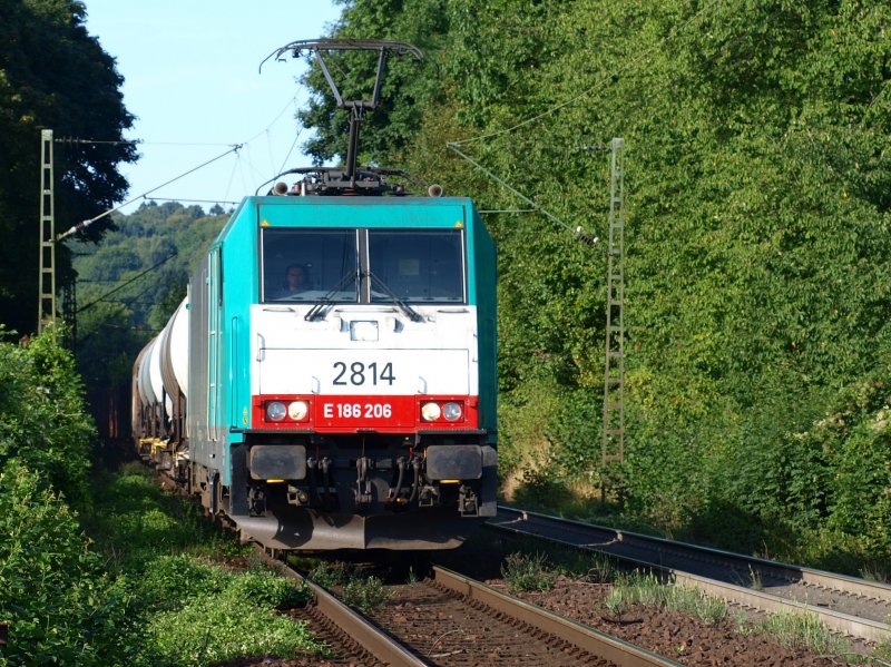 E186 206 rollt mit einem gemischten G�terzug von Montzen kommend am Gemmenicher Weg vorbei richtung Aachen West