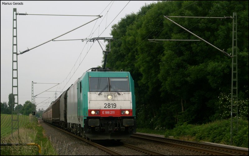 E186 211 (2819) der COBRA als Umleiter gen Mnchengladbach, vmtl. nach Gremberg an der ehem. Anruschranke 6.6.2009