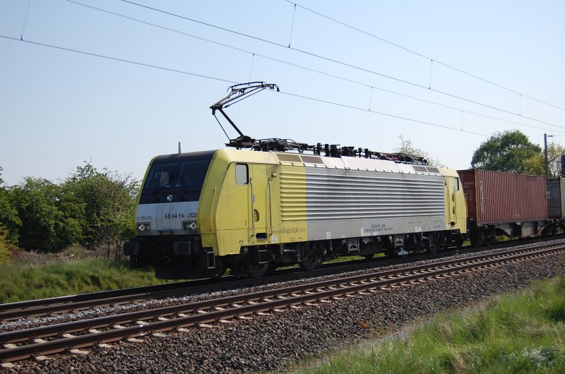 E189-203 Dispolok kurz vor berquerung des Mittellandkanals am 24.04.2009 bei Peine