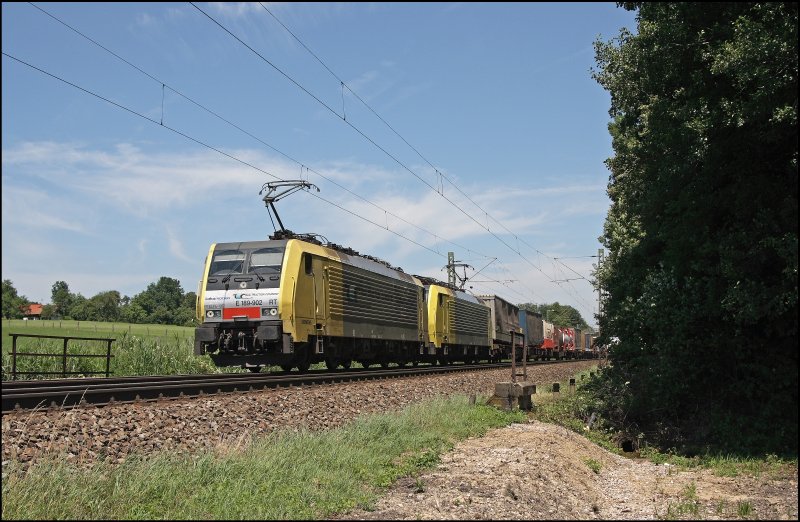 E189 902RT und E189 918RT sind mit einem Kombizug auf dem R�ckweg nach Italien. (10.07.2008)
