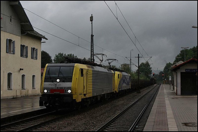 E189 914RT und E189 912RT schleppen einen Stahlzug von M�nchen zum Brenner. (04.08.2009)