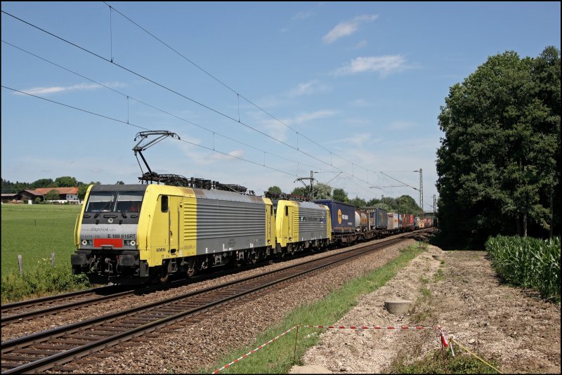 E189 916RT (9480 0189 916-0) und E189 904RT (9480 0189 904-6) sind mit dem DGS 43137 M�nchen Ost Rbf - Verona Quadrante Europa/I. bei Vogl unterwegs. (10.07.2008) Welches findet ihr besser?
