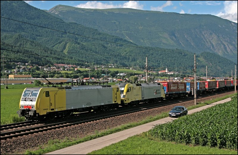 E189 916RT und ES64U2-013  KOMBIVERKEHR  bringen einen  WINNER  zum Brennerpass. (08.07.2008)
