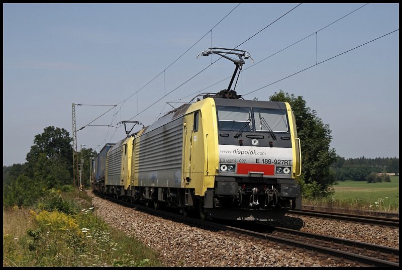 E189 927RT und eine Schwesterlok bespannen einen Kombizug zum Brenner. (01.08.2009)